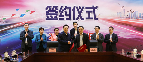 1555548728454677.jpg 簽約1_副本.jpg